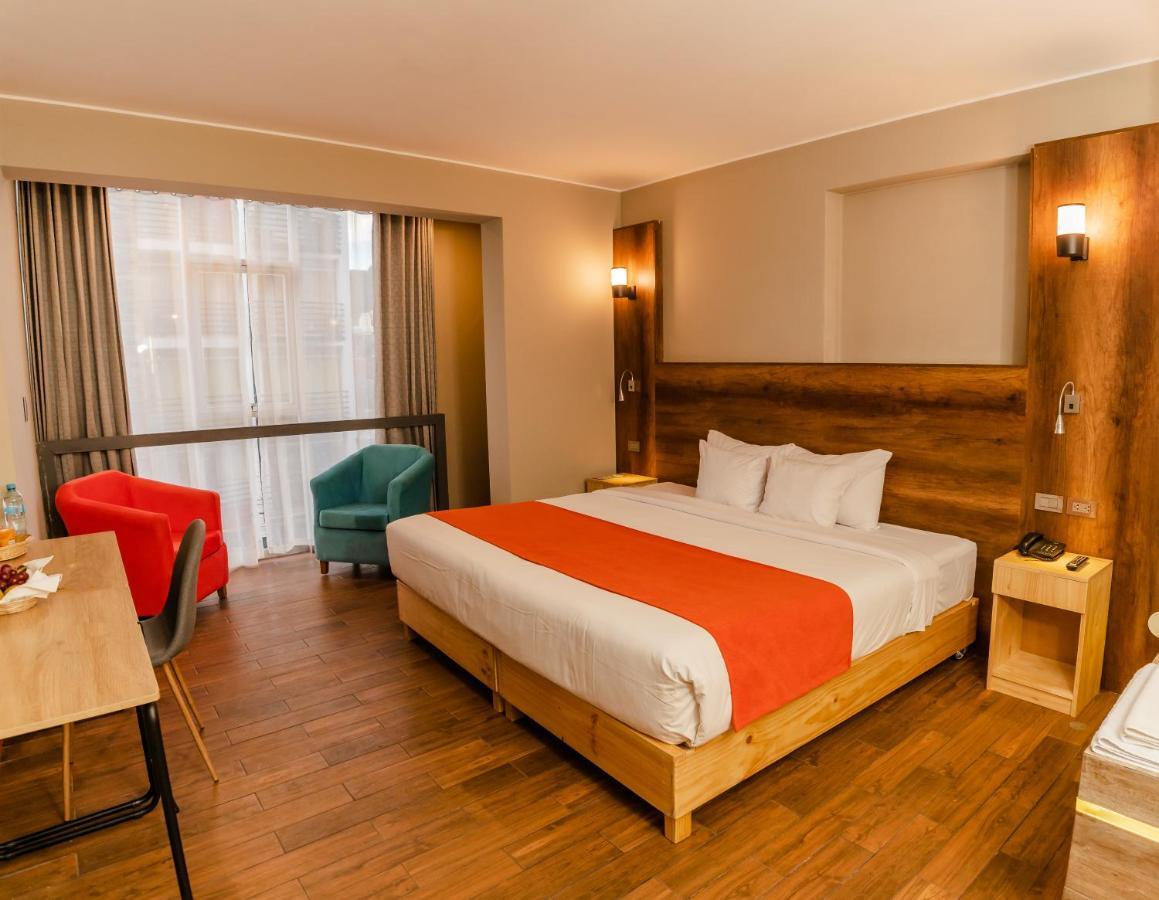 Polo Corporativo Santa Monica Hotel 3*